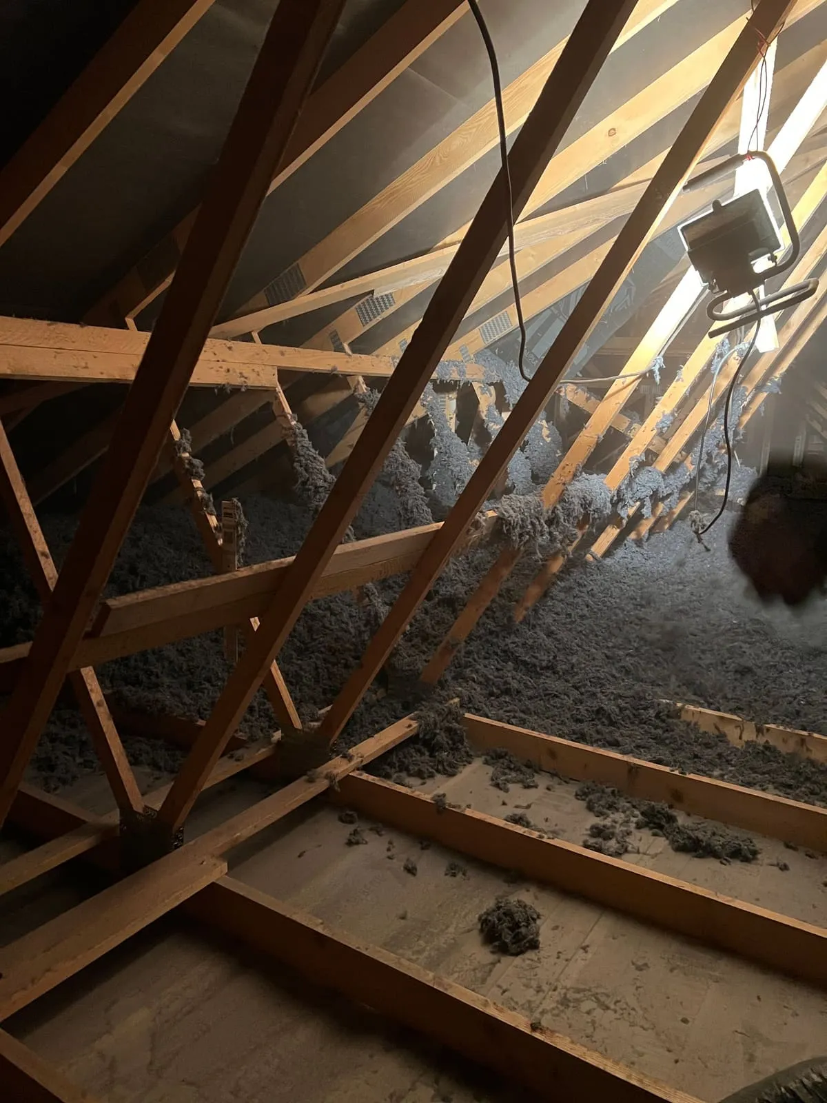 Charpente bois apparente après isolation des combles · Vosges · Isolatech