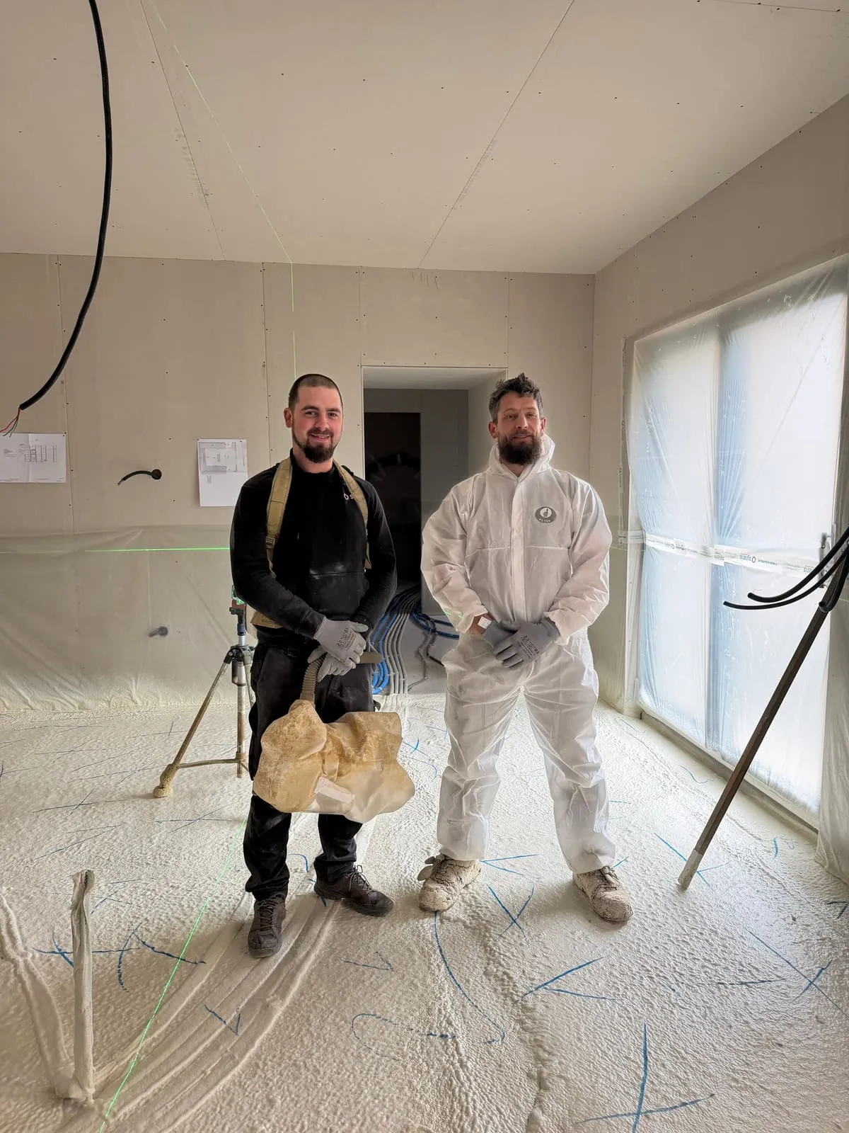 Équipe Mousse Isolatech, applicateurs polyuréthane projeté