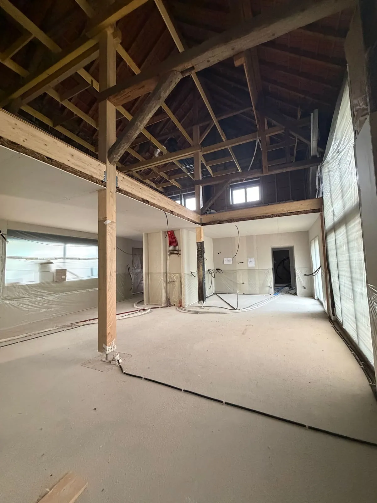 Grange en charpente bois isolée polyuréthane projeté · Vosges · Isolatech