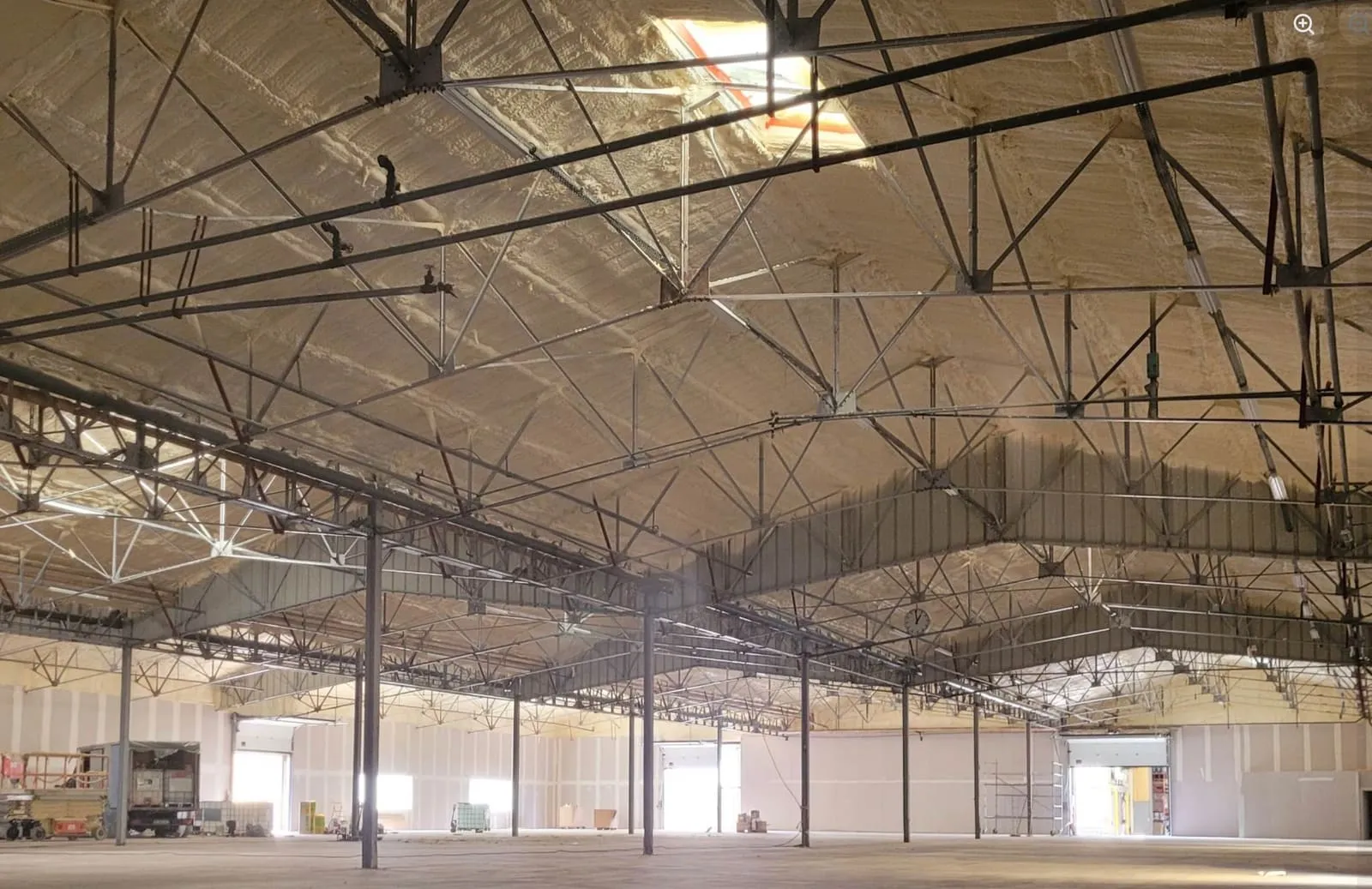 Hangar agricole avec charpente isolée polyuréthane projeté · Mirecourt · Isolatech